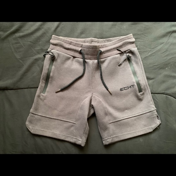 Echt Shorts - Picture 1 of 3
